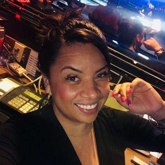 Meet your Posher, Sil - Picture 3 of 5